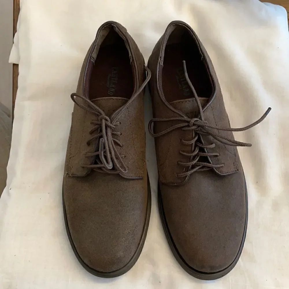 EASTLAND BROWN OILED SUEDE SHOES.  NEW